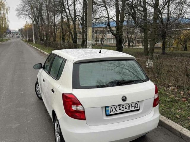 Белый Шкода Фабия, объемом двигателя 1.2 л и пробегом 300 тыс. км за 5700 $, фото 4 на Automoto.ua