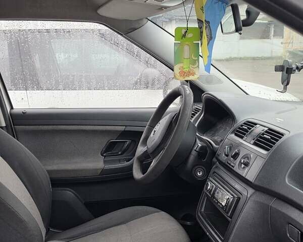 Білий Шкода Фабія, об'ємом двигуна 1.2 л та пробігом 213 тис. км за 3400 $, фото 3 на Automoto.ua