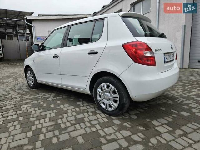 Белый Шкода Фабия, объемом двигателя 1.39 л и пробегом 218 тыс. км за 5500 $, фото 5 на Automoto.ua