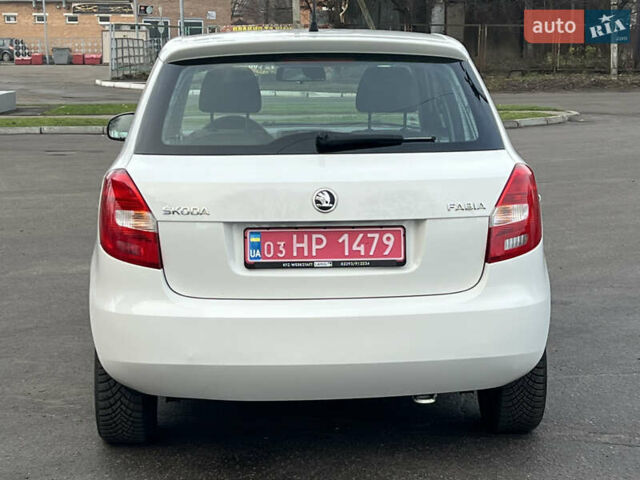 Белый Шкода Фабия, объемом двигателя 0 л и пробегом 130 тыс. км за 5300 $, фото 12 на Automoto.ua