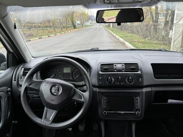 Белый Шкода Фабия, объемом двигателя 1.2 л и пробегом 300 тыс. км за 5700 $, фото 7 на Automoto.ua