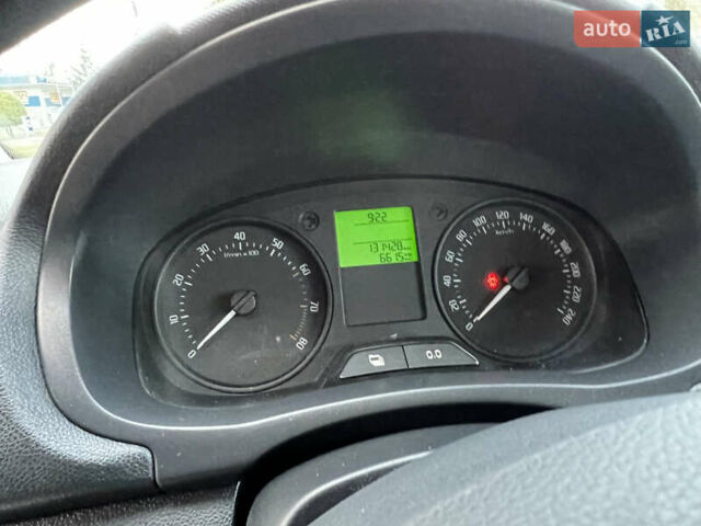 Белый Шкода Фабия, объемом двигателя 0 л и пробегом 130 тыс. км за 5300 $, фото 33 на Automoto.ua