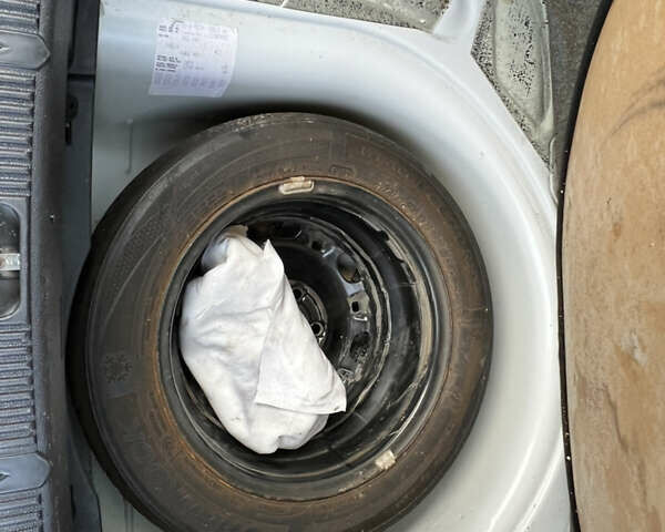 Белый Шкода Фабия, объемом двигателя 0 л и пробегом 130 тыс. км за 5300 $, фото 52 на Automoto.ua