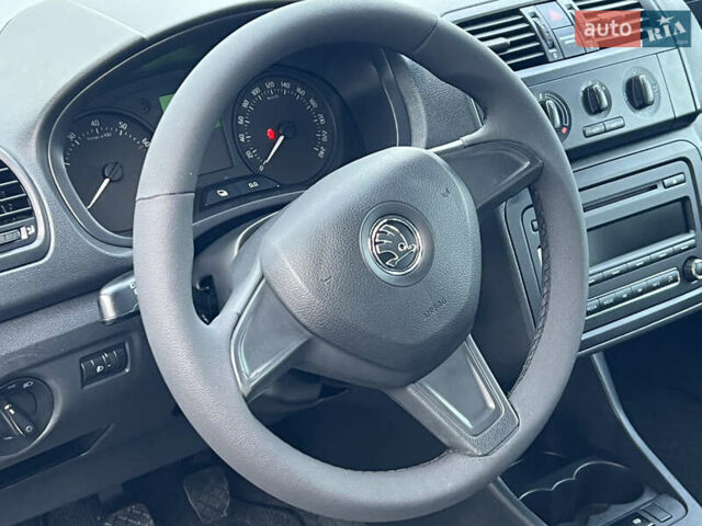 Белый Шкода Фабия, объемом двигателя 0 л и пробегом 130 тыс. км за 5300 $, фото 29 на Automoto.ua