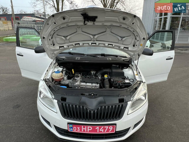 Белый Шкода Фабия, объемом двигателя 0 л и пробегом 130 тыс. км за 5300 $, фото 53 на Automoto.ua