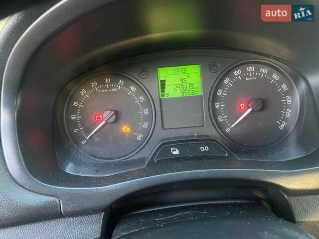 Белый Шкода Фабия, объемом двигателя 1.6 л и пробегом 243 тыс. км за 6100 $, фото 11 на Automoto.ua