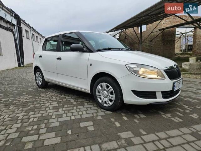 Белый Шкода Фабия, объемом двигателя 1.39 л и пробегом 218 тыс. км за 5500 $, фото 6 на Automoto.ua