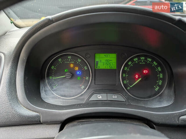 Шкода Фабия 2014 в Киеве на Automoto.ua Белый Шкода Фабия, объемом двигателя 1.2 л и пробегом 319 тыс. км за 5599 $, фото 7 на Automoto.ua