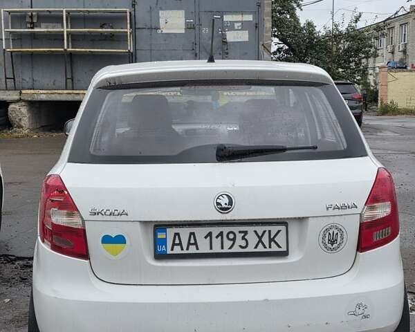 Білий Шкода Фабія, об'ємом двигуна 1.2 л та пробігом 213 тис. км за 3400 $, фото 4 на Automoto.ua