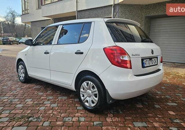 Белый Шкода Фабия, объемом двигателя 1.6 л и пробегом 132 тыс. км за 6700 $, фото 3 на Automoto.ua