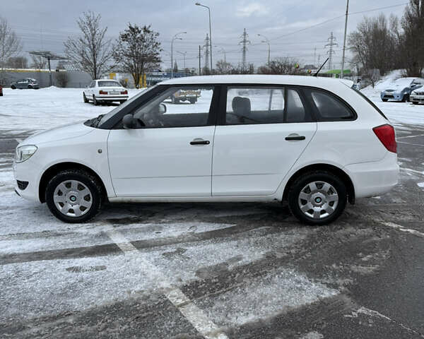 Білий Шкода Фабія, об'ємом двигуна 1.2 л та пробігом 183 тис. км за 6800 $, фото 5 на Automoto.ua