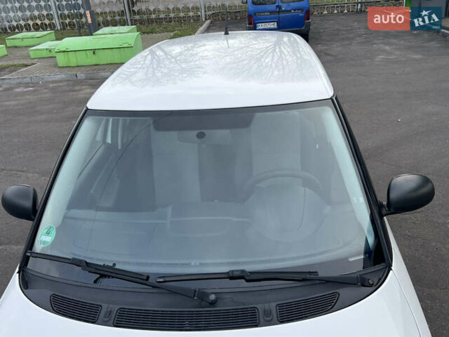 Белый Шкода Фабия, объемом двигателя 0 л и пробегом 130 тыс. км за 5300 $, фото 18 на Automoto.ua