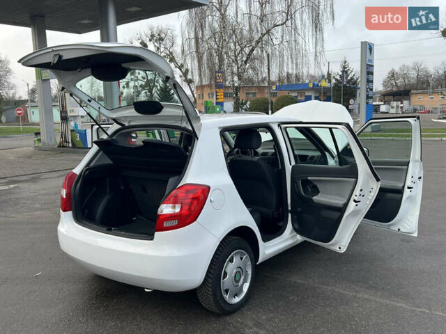 Белый Шкода Фабия, объемом двигателя 0 л и пробегом 130 тыс. км за 5300 $, фото 65 на Automoto.ua