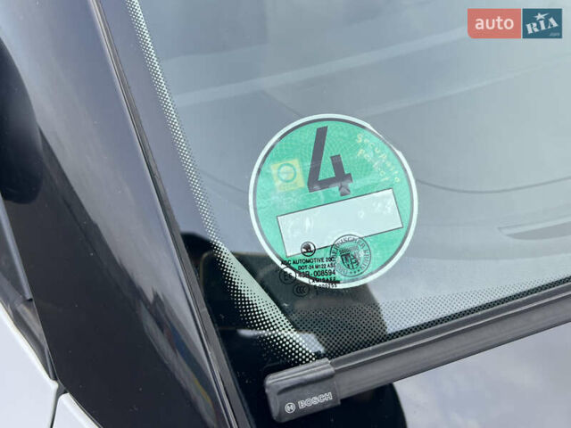 Белый Шкода Фабия, объемом двигателя 0 л и пробегом 130 тыс. км за 5300 $, фото 21 на Automoto.ua