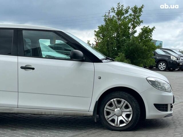 Белый Шкода Фабия, объемом двигателя 1.6 л и пробегом 351 тыс. км за 5990 $, фото 9 на Automoto.ua