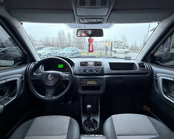 Білий Шкода Фабія, об'ємом двигуна 1.6 л та пробігом 226 тис. км за 5250 $, фото 6 на Automoto.ua