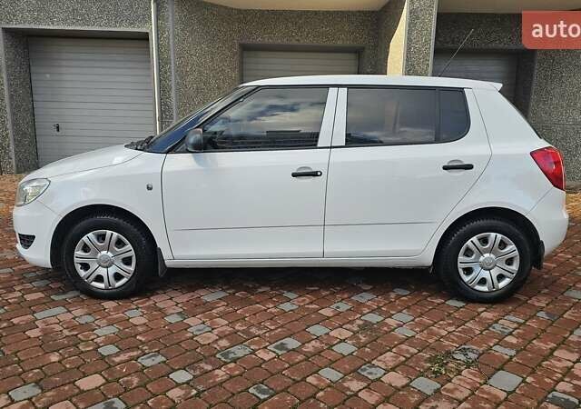 Белый Шкода Фабия, объемом двигателя 1.6 л и пробегом 132 тыс. км за 6700 $, фото 1 на Automoto.ua