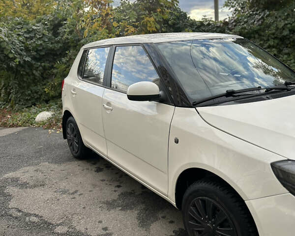 Білий Шкода Фабія, об'ємом двигуна 1.2 л та пробігом 185 тис. км за 4500 $, фото 1 на Automoto.ua