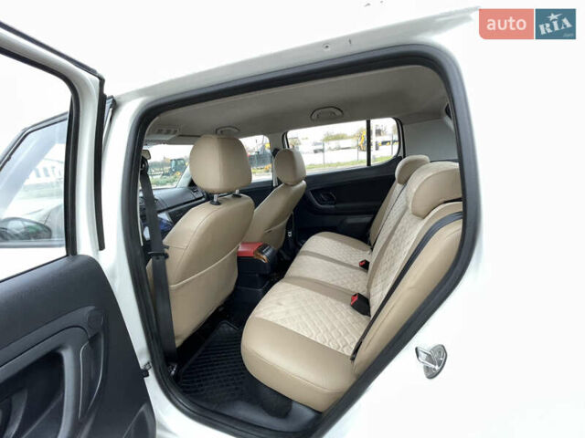 Белый Шкода Фабия, объемом двигателя 1.2 л и пробегом 186 тыс. км за 4750 $, фото 29 на Automoto.ua