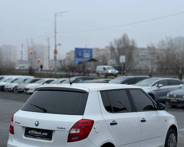 Білий Шкода Фабія, об'ємом двигуна 1.6 л та пробігом 226 тис. км за 5250 $, фото 5 на Automoto.ua