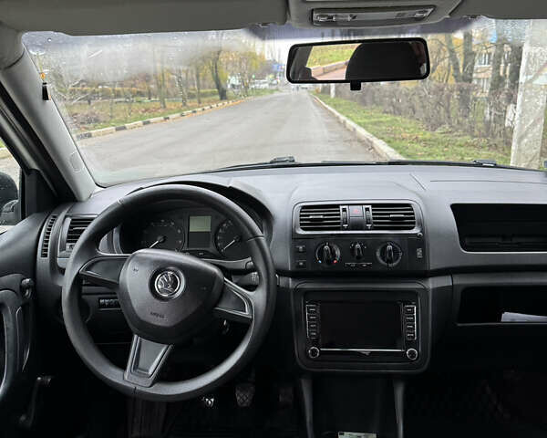 Белый Шкода Фабия, объемом двигателя 1.2 л и пробегом 310 тыс. км за 4600 $, фото 9 на Automoto.ua