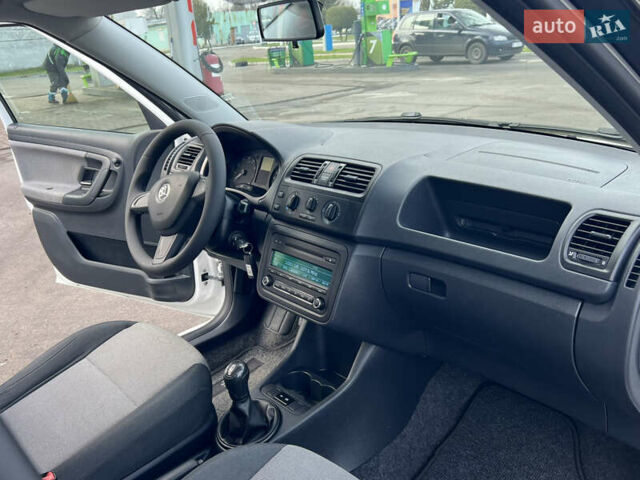 Белый Шкода Фабия, объемом двигателя 0 л и пробегом 130 тыс. км за 5300 $, фото 47 на Automoto.ua