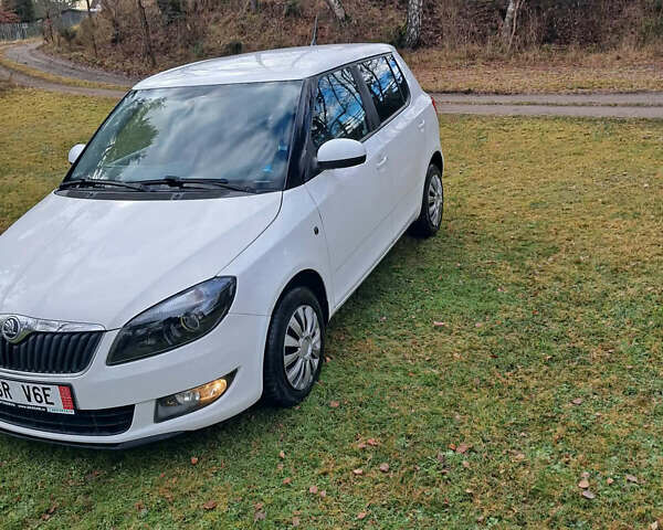 Белый Шкода Фабия, объемом двигателя 1.2 л и пробегом 270 тыс. км за 6000 $, фото 1 на Automoto.ua