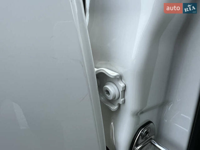 Белый Шкода Фабия, объемом двигателя 0 л и пробегом 130 тыс. км за 5300 $, фото 58 на Automoto.ua