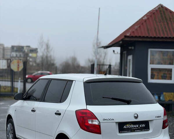 Білий Шкода Фабія, об'ємом двигуна 1.6 л та пробігом 226 тис. км за 5250 $, фото 3 на Automoto.ua