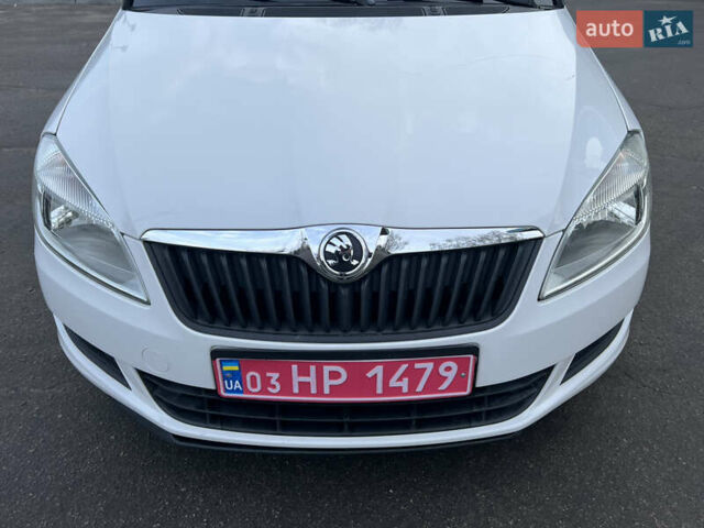 Белый Шкода Фабия, объемом двигателя 0 л и пробегом 130 тыс. км за 5300 $, фото 19 на Automoto.ua