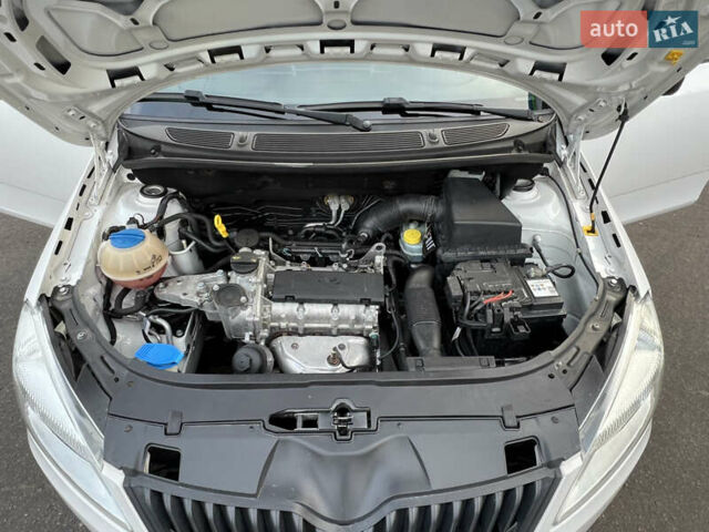 Белый Шкода Фабия, объемом двигателя 0 л и пробегом 130 тыс. км за 5300 $, фото 54 на Automoto.ua