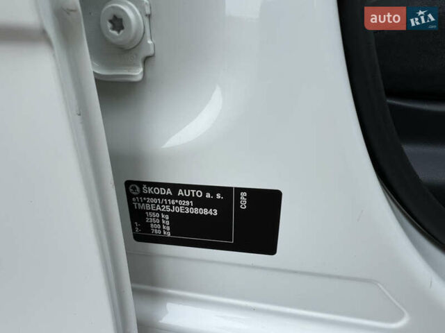 Белый Шкода Фабия, объемом двигателя 0 л и пробегом 130 тыс. км за 5300 $, фото 44 на Automoto.ua