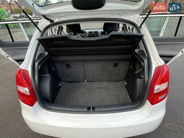 Белый Шкода Фабия, объемом двигателя 0 л и пробегом 130 тыс. км за 5300 $, фото 50 на Automoto.ua