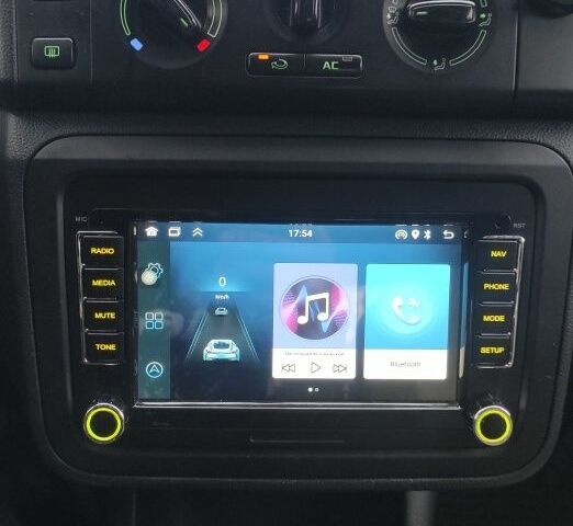 Белый Шкода Фабия, объемом двигателя 1.2 л и пробегом 300 тыс. км за 5700 $, фото 12 на Automoto.ua