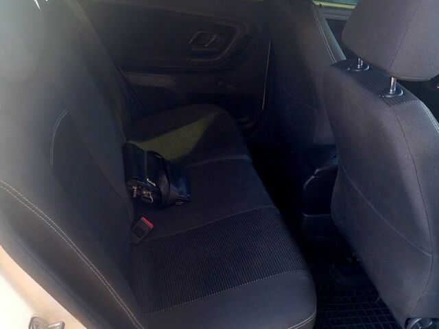 Белый Шкода Фабия, объемом двигателя 1.6 л и пробегом 245 тыс. км за 6200 $, фото 5 на Automoto.ua