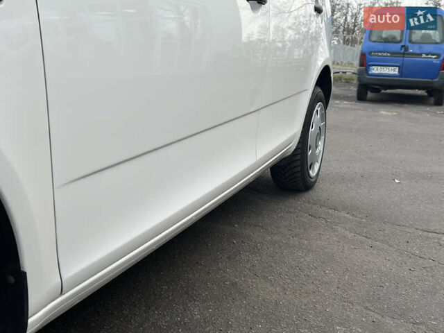 Белый Шкода Фабия, объемом двигателя 0 л и пробегом 130 тыс. км за 5300 $, фото 16 на Automoto.ua