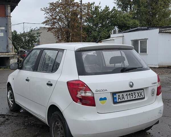 Білий Шкода Фабія, об'ємом двигуна 1.2 л та пробігом 213 тис. км за 3400 $, фото 5 на Automoto.ua