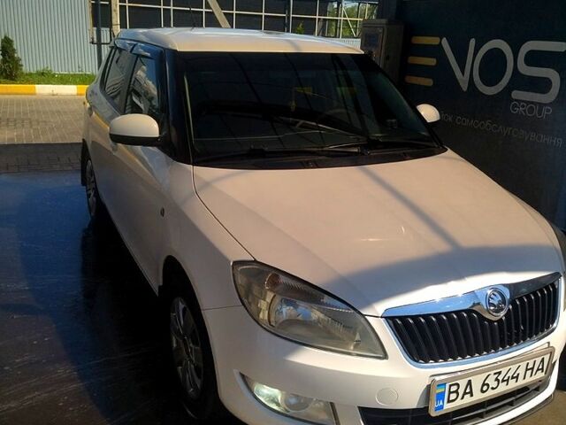 Белый Шкода Фабия, объемом двигателя 1.6 л и пробегом 245 тыс. км за 6200 $, фото 1 на Automoto.ua