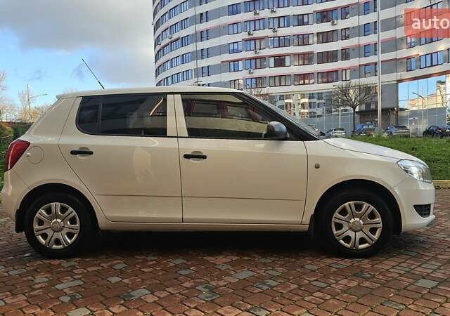 Белый Шкода Фабия, объемом двигателя 1.6 л и пробегом 132 тыс. км за 6700 $, фото 6 на Automoto.ua