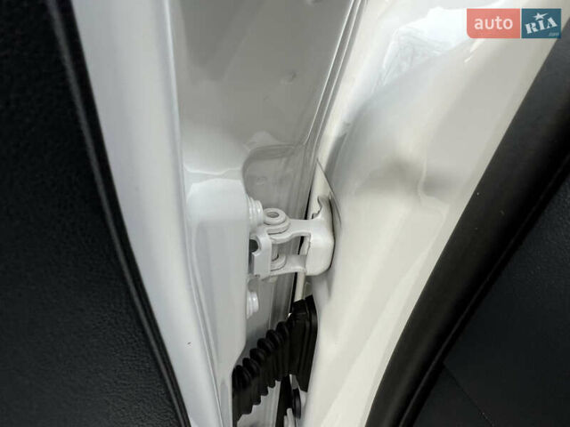 Белый Шкода Фабия, объемом двигателя 0 л и пробегом 130 тыс. км за 5300 $, фото 62 на Automoto.ua