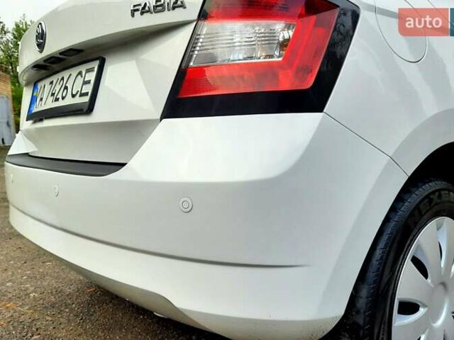 Шкода Фабия 2015 в Киеве на Automoto.ua Белый Шкода Фабия, объемом двигателя 1 л и пробегом 230 тыс. км за 5299 $, фото 11 на Automoto.ua