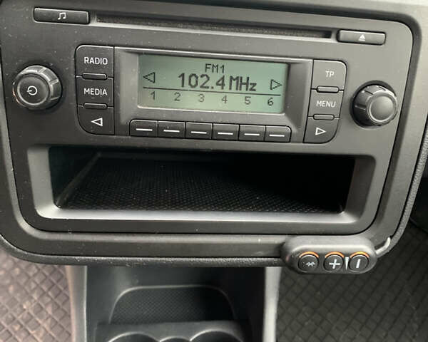 Белый Шкода Фабия, объемом двигателя 1.4 л и пробегом 210 тыс. км за 6600 $, фото 39 на Automoto.ua