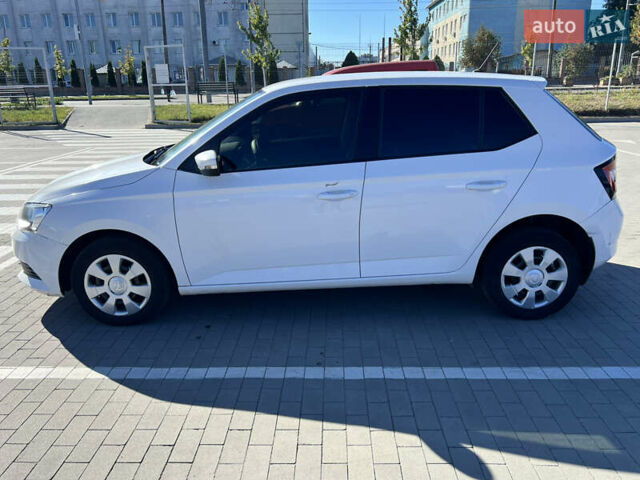 Белый Шкода Фабия, объемом двигателя 1 л и пробегом 206 тыс. км за 6100 $, фото 1 на Automoto.ua