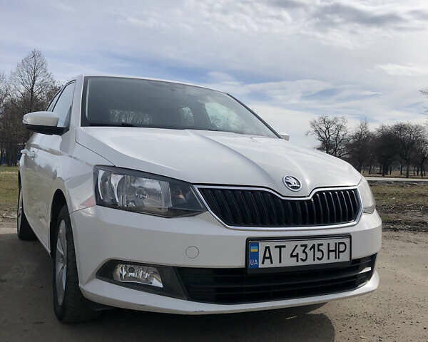 Белый Шкода Фабия, объемом двигателя 1.2 л и пробегом 200 тыс. км за 7500 $, фото 2 на Automoto.ua
