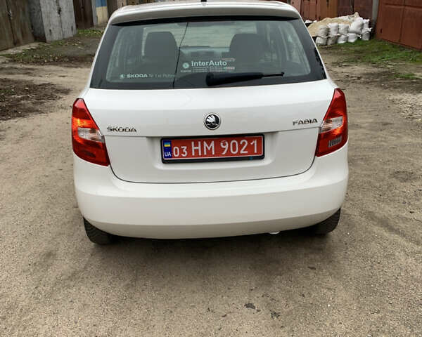 Белый Шкода Фабия, объемом двигателя 1.4 л и пробегом 210 тыс. км за 6600 $, фото 5 на Automoto.ua