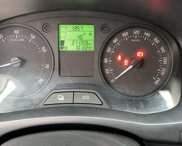 Белый Шкода Фабия, объемом двигателя 1.4 л и пробегом 210 тыс. км за 6600 $, фото 28 на Automoto.ua