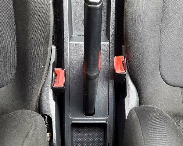 Шкода Фабия 2015 в Киеве на Automoto.ua Белый Шкода Фабия, объемом двигателя 1 л и пробегом 230 тыс. км за 5299 $, фото 25 на Automoto.ua