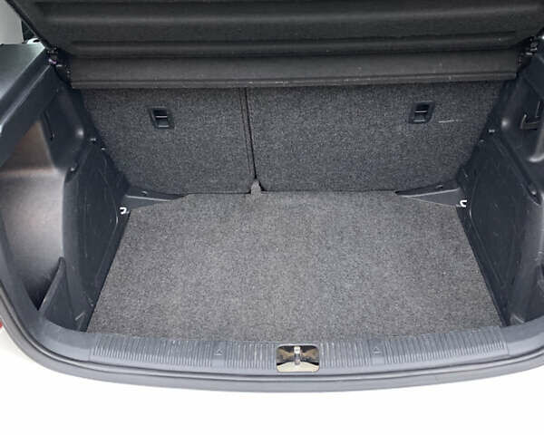 Белый Шкода Фабия, объемом двигателя 1.4 л и пробегом 210 тыс. км за 6600 $, фото 18 на Automoto.ua