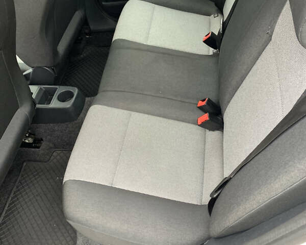 Белый Шкода Фабия, объемом двигателя 1.4 л и пробегом 210 тыс. км за 6600 $, фото 16 на Automoto.ua