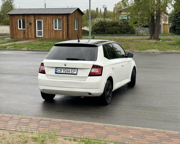 Белый Шкода Фабия, объемом двигателя 1 л и пробегом 233 тыс. км за 5350 $, фото 6 на Automoto.ua